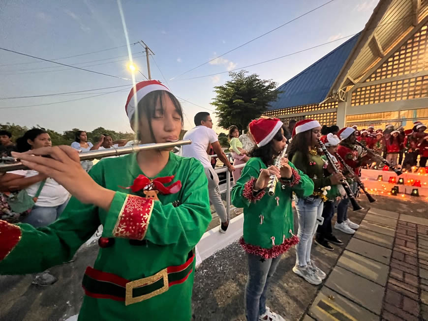 C.R.A REGALA ALEGRIA A NIÑOS DE PIOJO Y LA PEÑA