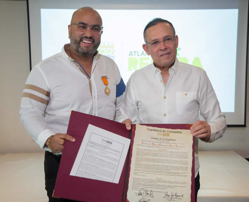 DIRECTOR DE LA C.R.A. RECIBE RECONOCIMIENTO DEL CONGRESO DE LA REPÚBLICA 