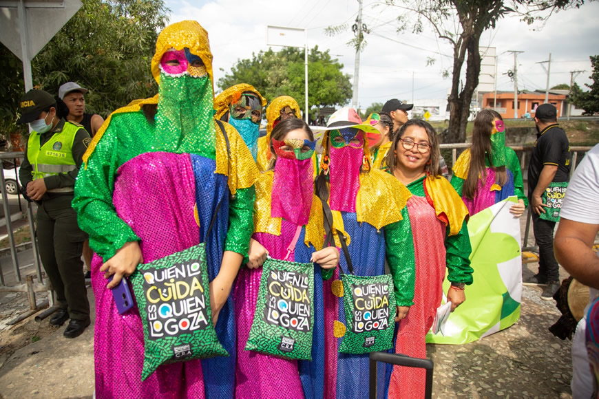 Quien lo cuida es quien lo goza’: embajadores ambientales de la C.R.A hacen presencia en el Carnaval del Atlántico